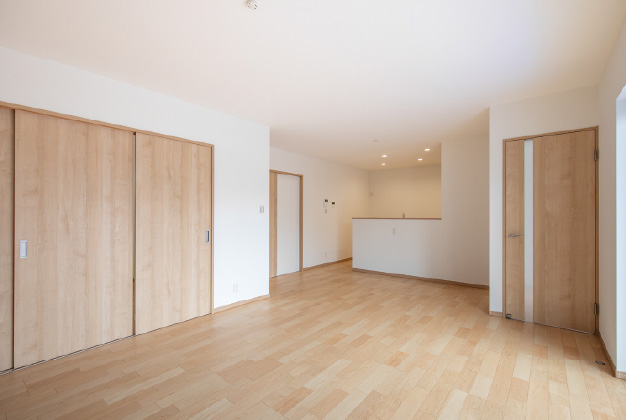 新築実例「暮らしやすい間取りを追求した、<br />
明るさ広がるナチュラルテイストの家」